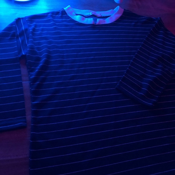 Cropped lo by sleeve top - Picture 2 of 4